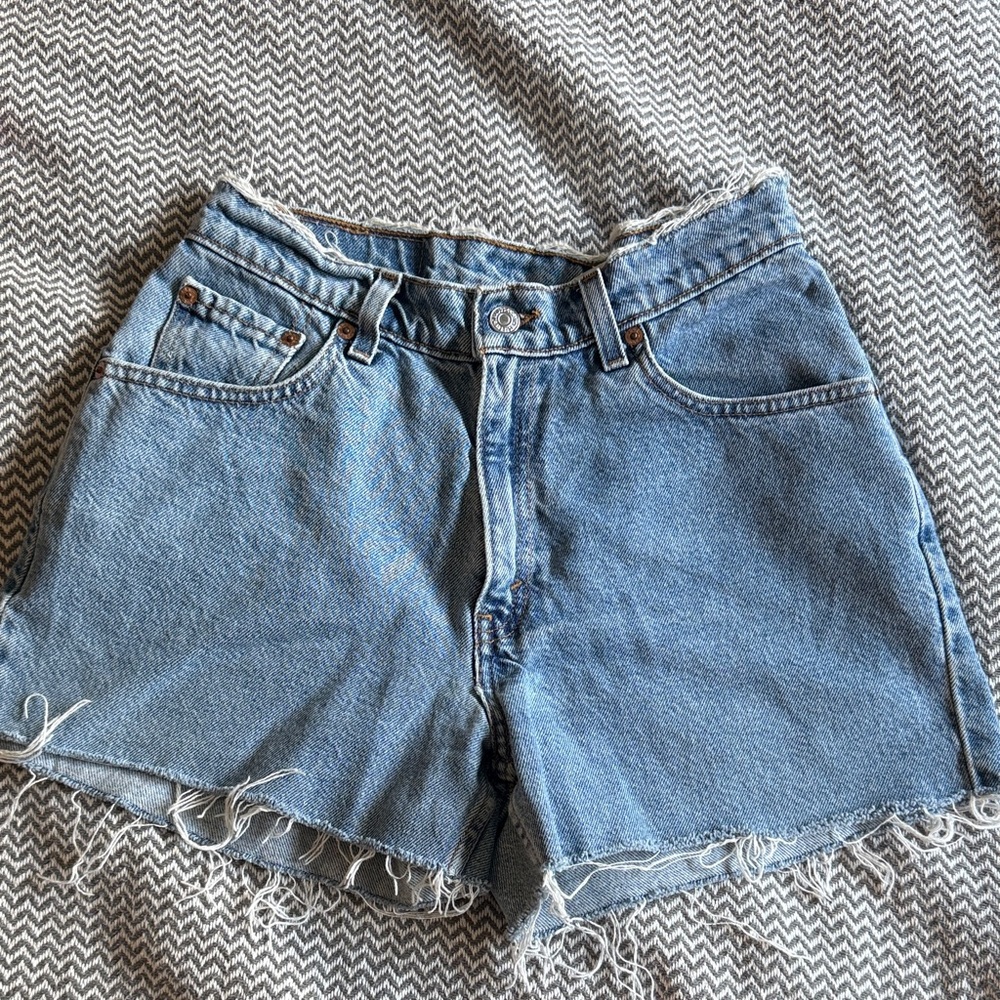 Vintage 90s Levi’s zipper fly cutoff shorts 28” waist